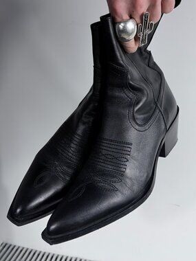 Zara leather boots size 39 (8 US)